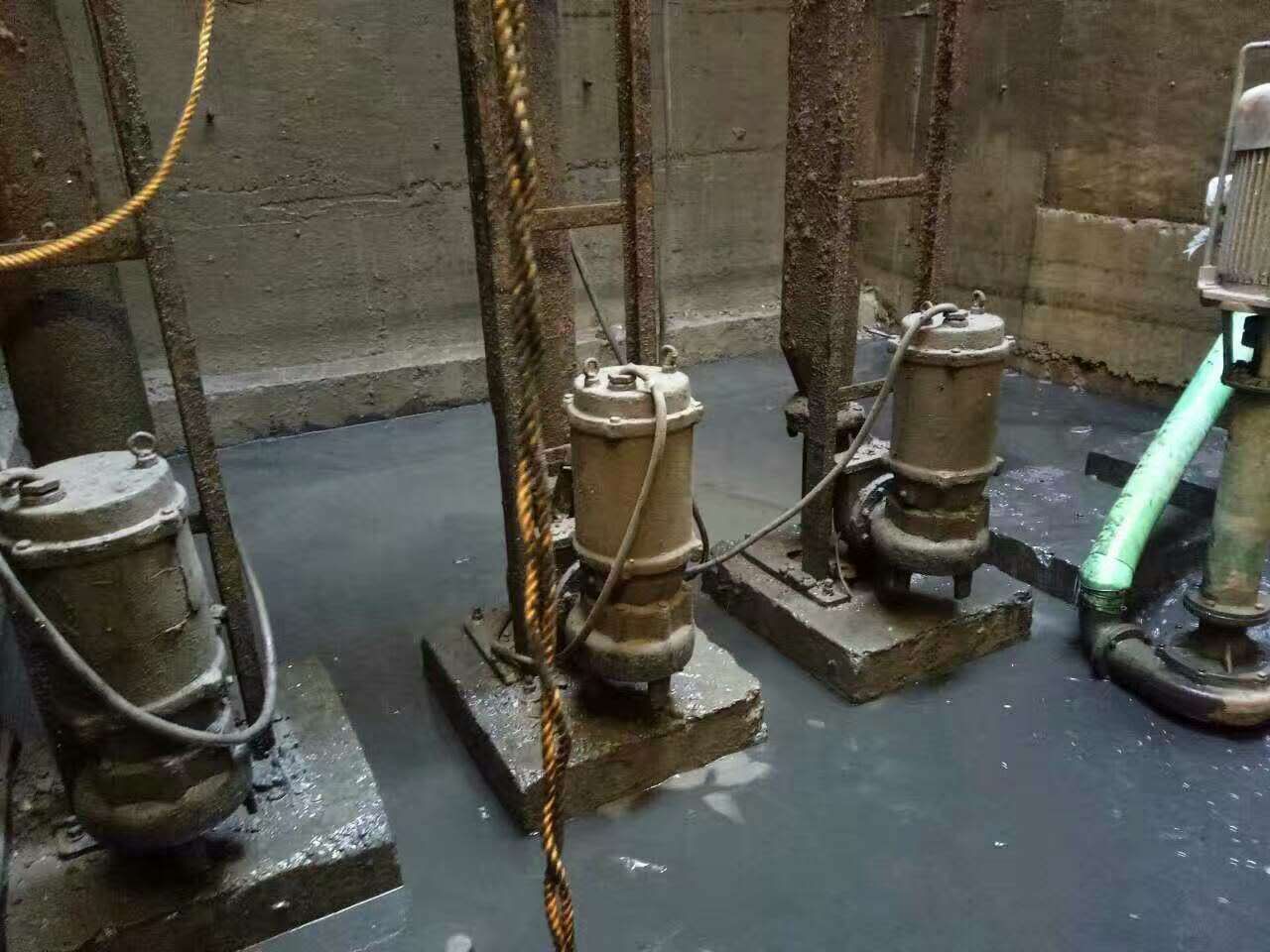 赤水污水池清理