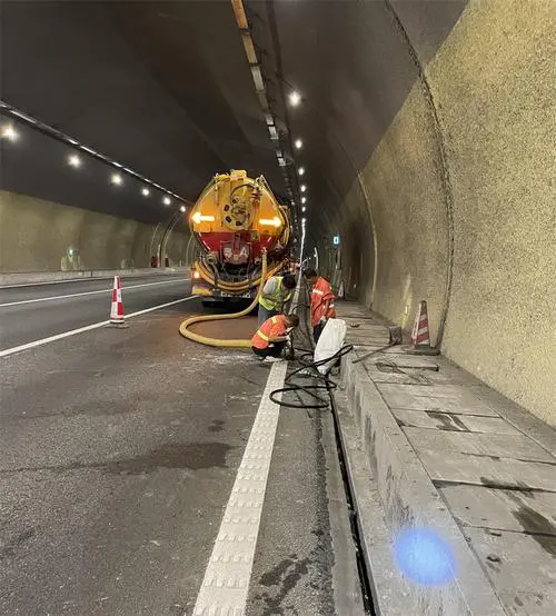 赤水隧道排水渠清淤